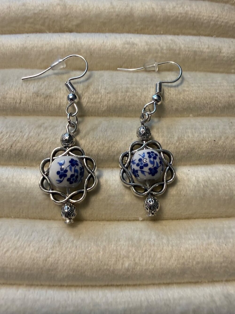 Blue Porcelain Bloom – Floral Beaded Dangle Earrings